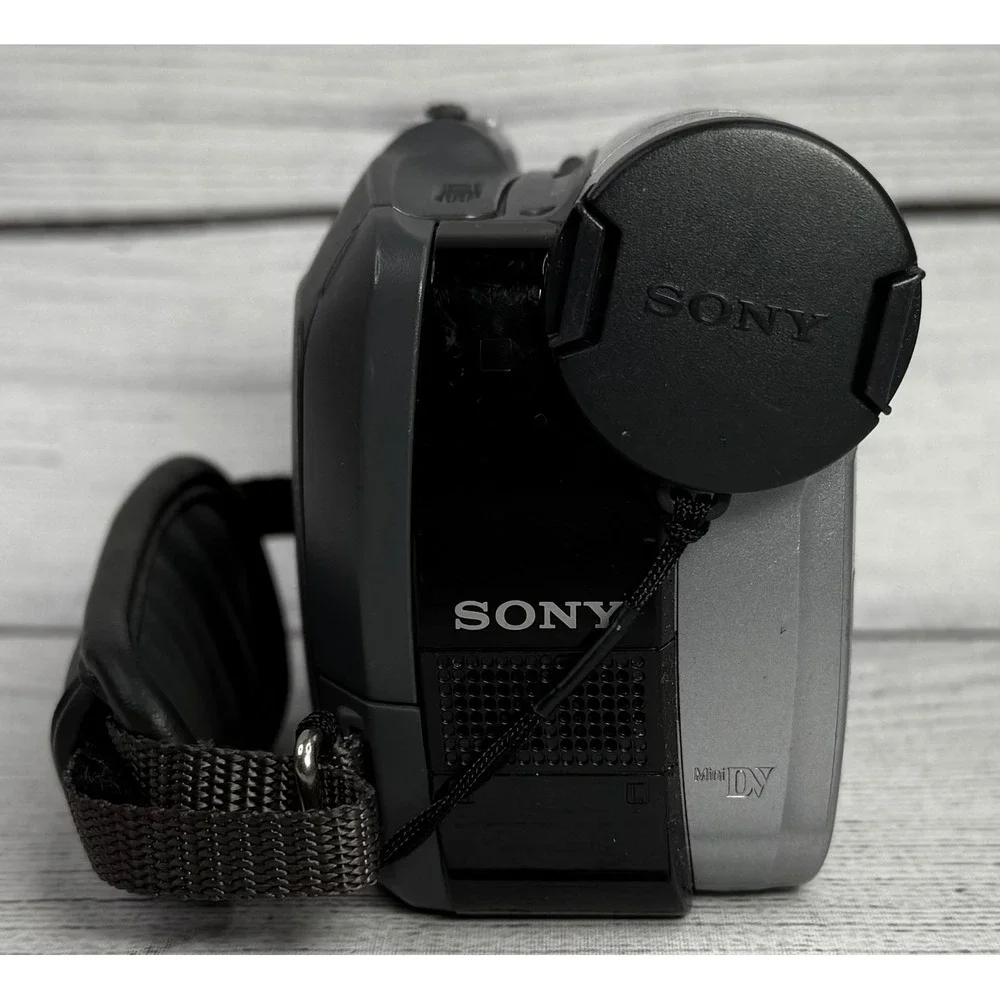 Sony Handycam DCR-HC28 Digital Video Camera Carl Zeiss‎ 20x For Parts or Repair